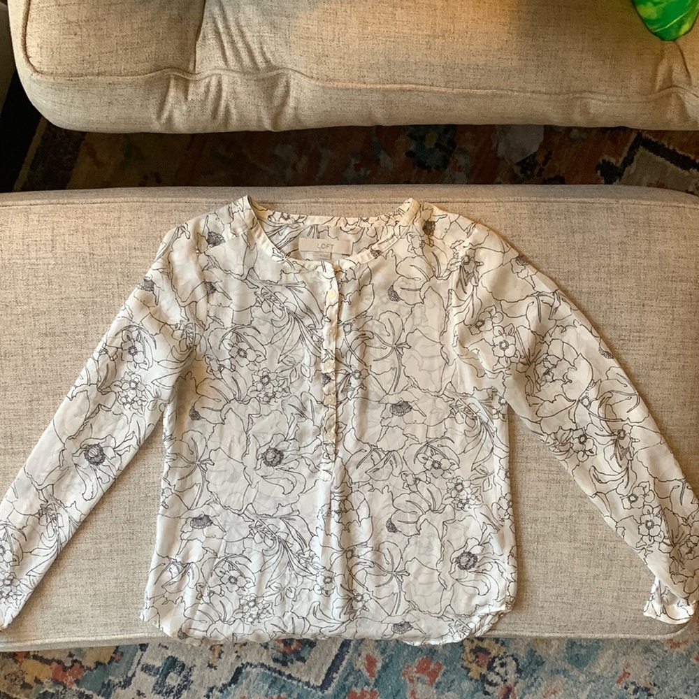 Ann Taylor LOFT long sleeved blouse // XS // cream and black
